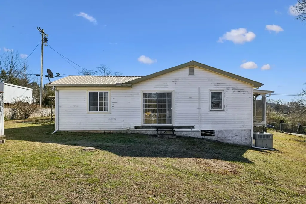 802 Water Street Livingston TN 38570