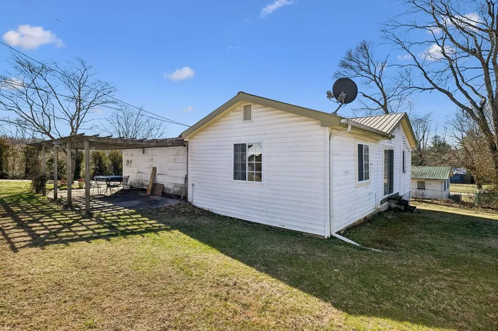 802 Water Street Livingston TN 38570