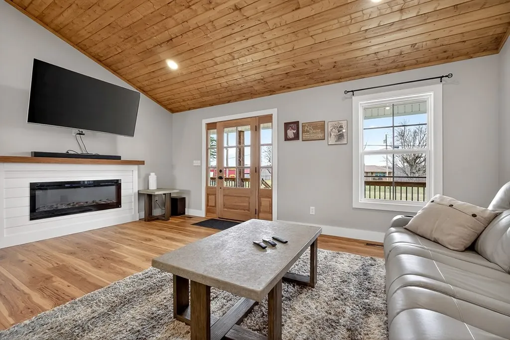 1667 Old Bon Air Road Sparta TN 38583