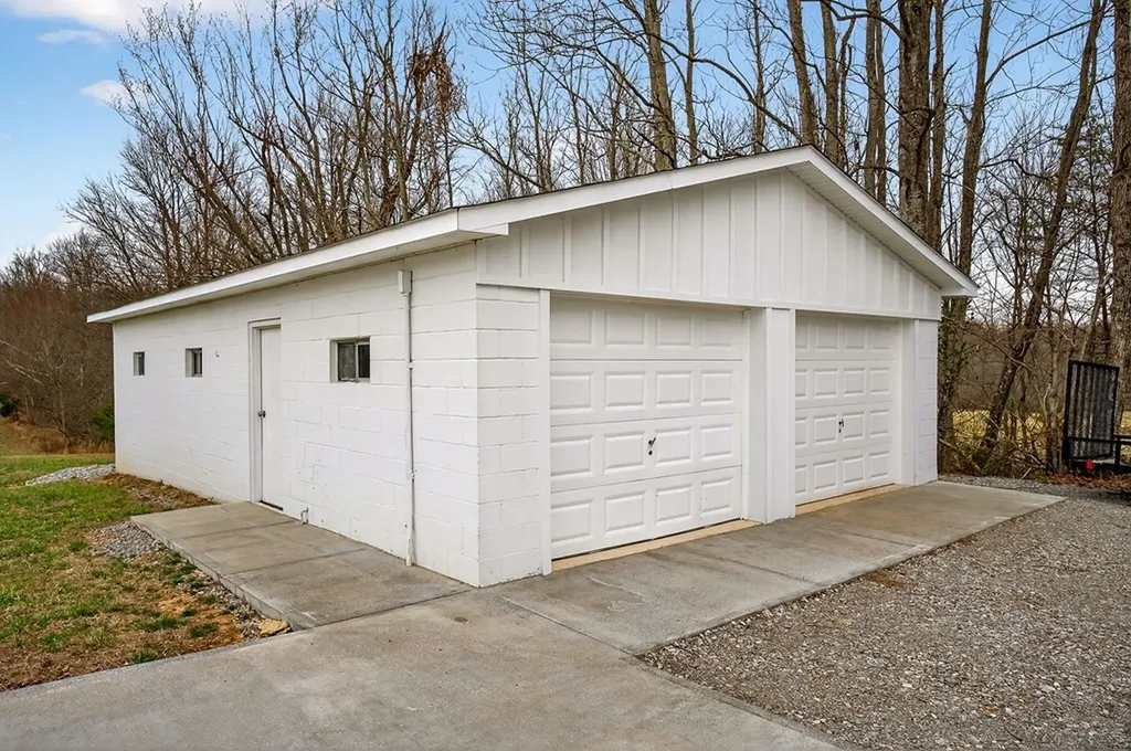 1667 Old Bon Air Road Sparta TN 38583