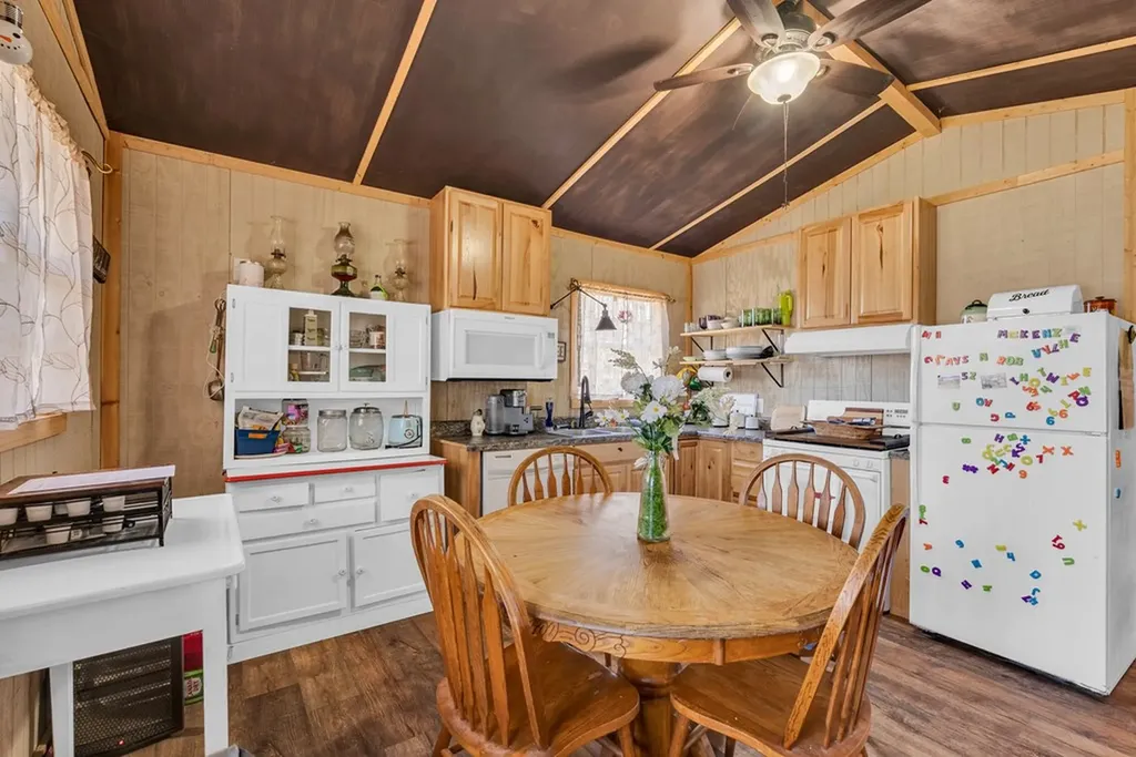 1742 Walter Stone Road Sparta TN 38583