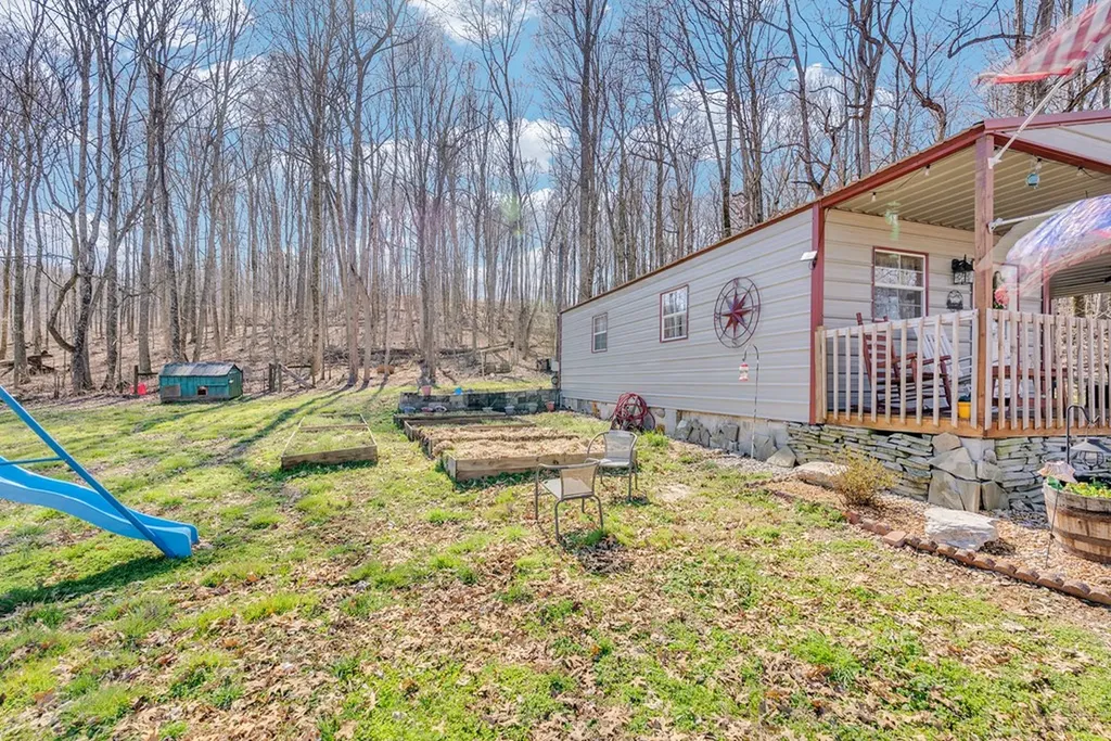 1742 Walter Stone Road Sparta TN 38583