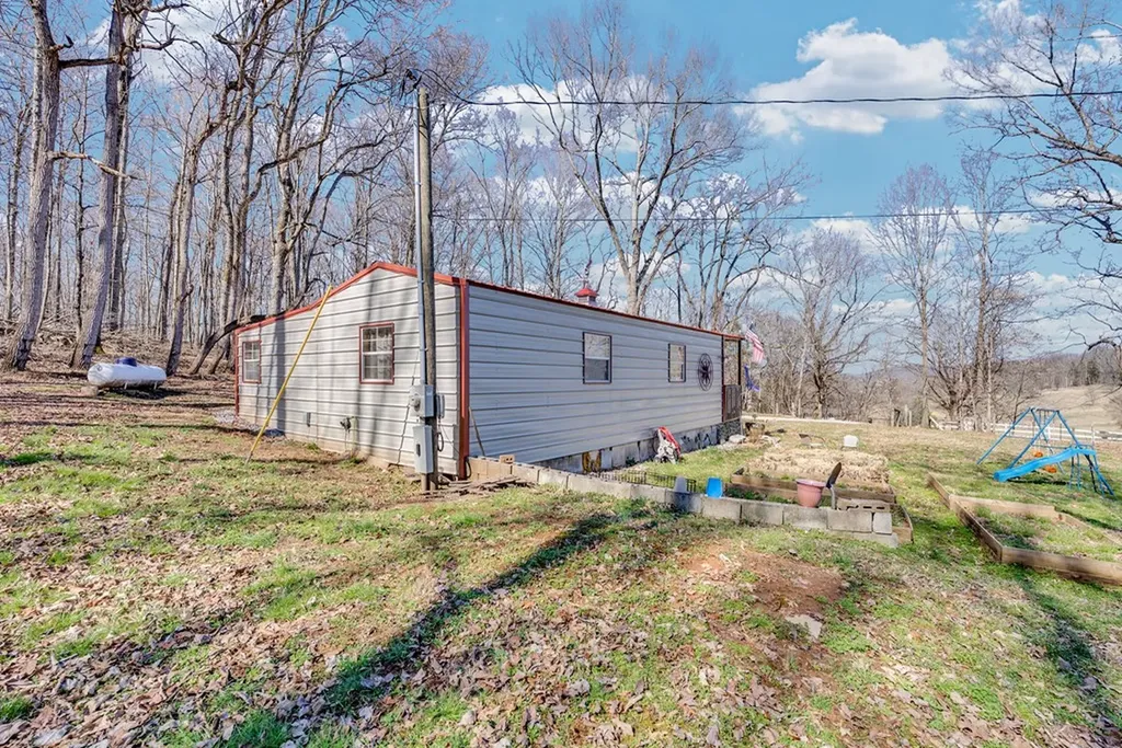 1742 Walter Stone Road Sparta TN 38583