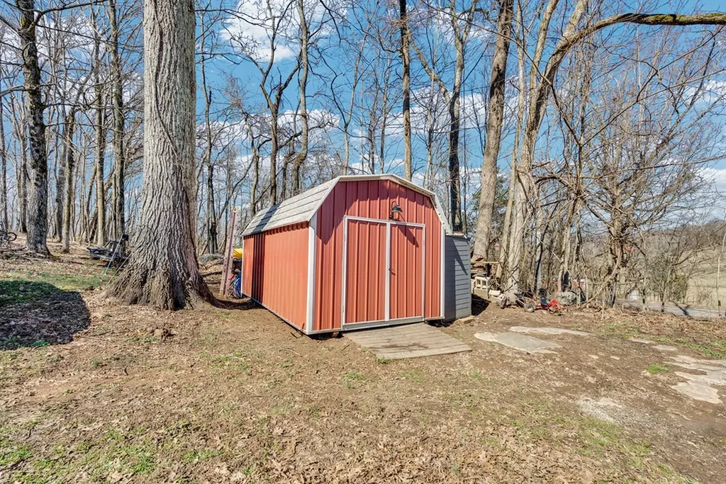 1742 Walter Stone Road Sparta TN 38583