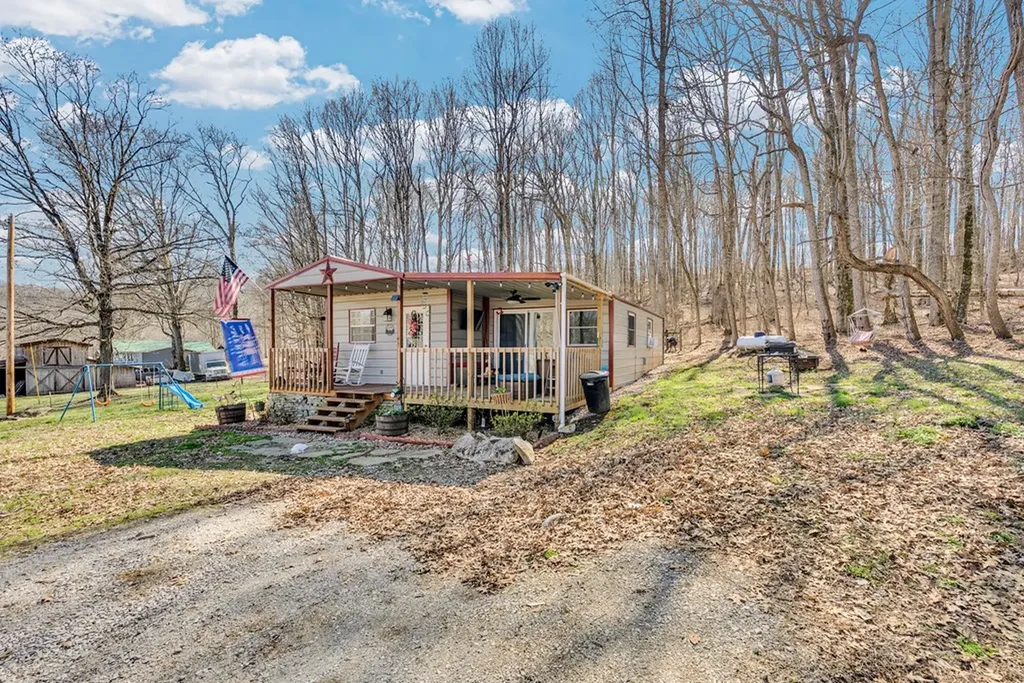 1742 Walter Stone Road Sparta TN 38583