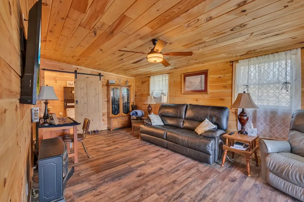 1742 Walter Stone Road Sparta TN 38583