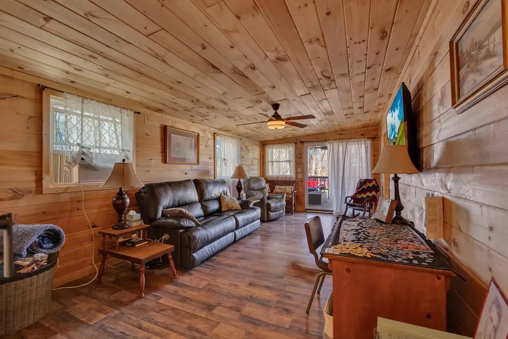 1742 Walter Stone Road Sparta TN 38583