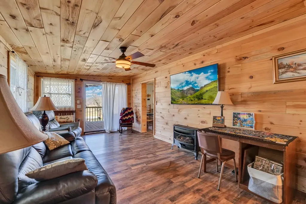 1742 Walter Stone Road Sparta TN 38583