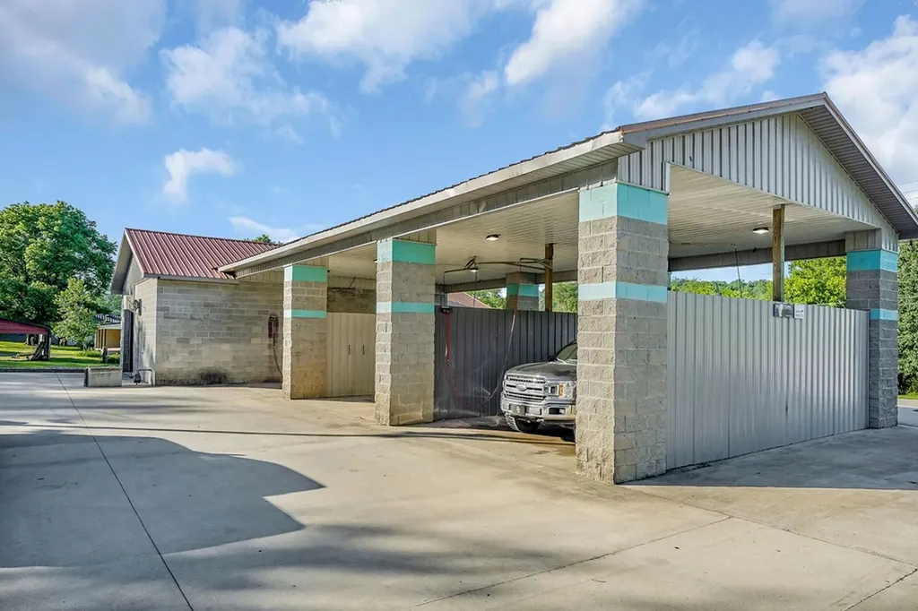 1004 E Lake Avenue Celina TN 38551