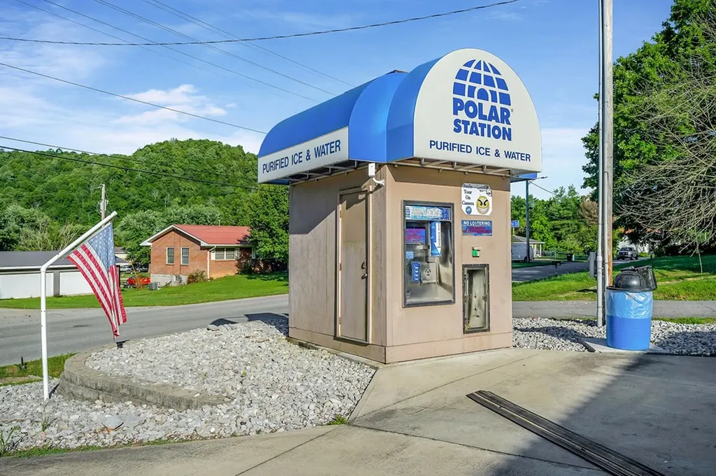 1004 E Lake Avenue Celina TN 38551