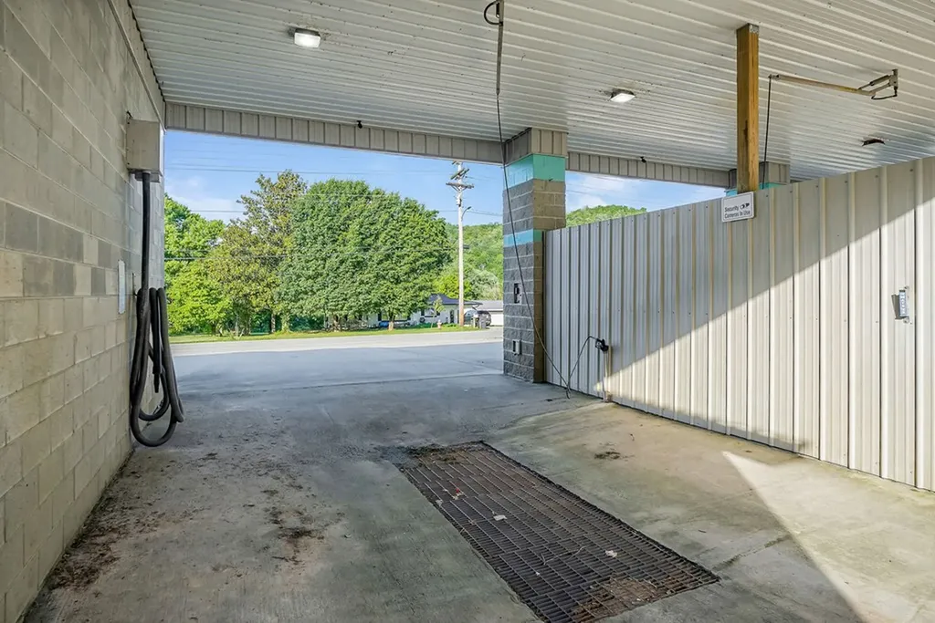 1004 E Lake Avenue Celina TN 38551