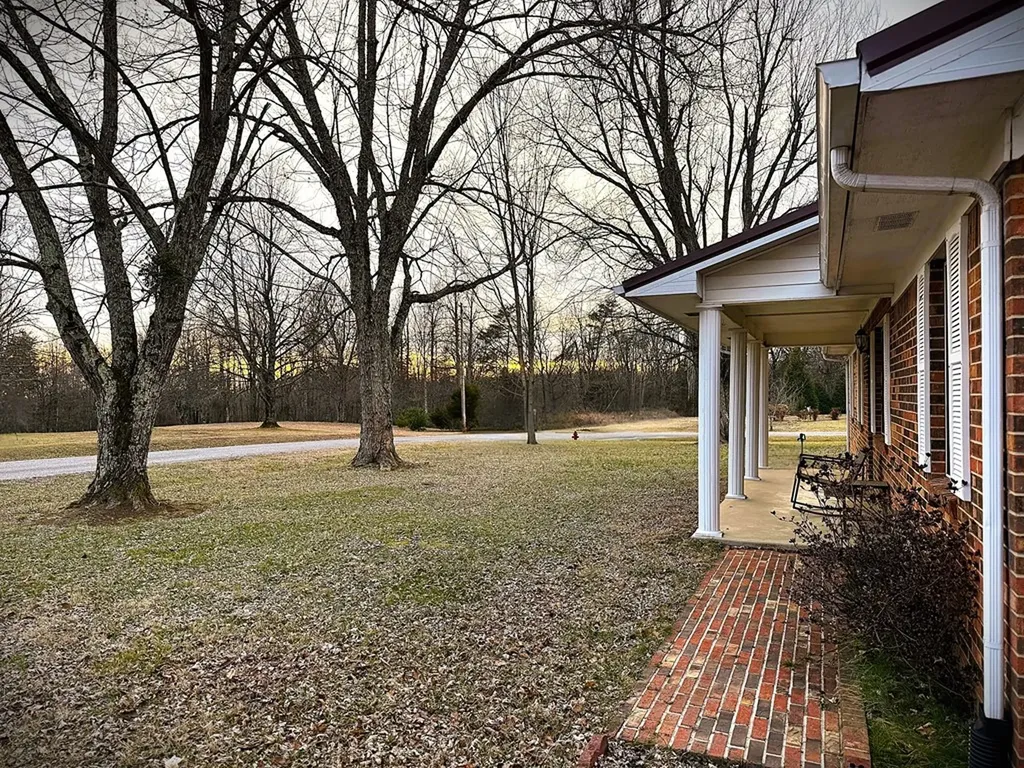 212 Austin Circle Livingston TN 38570