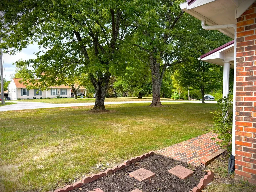 212 Austin Circle Livingston TN 38570