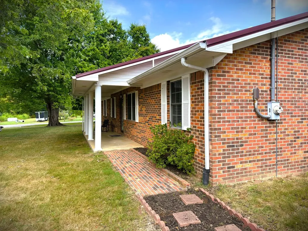 212 Austin Circle Livingston TN 38570