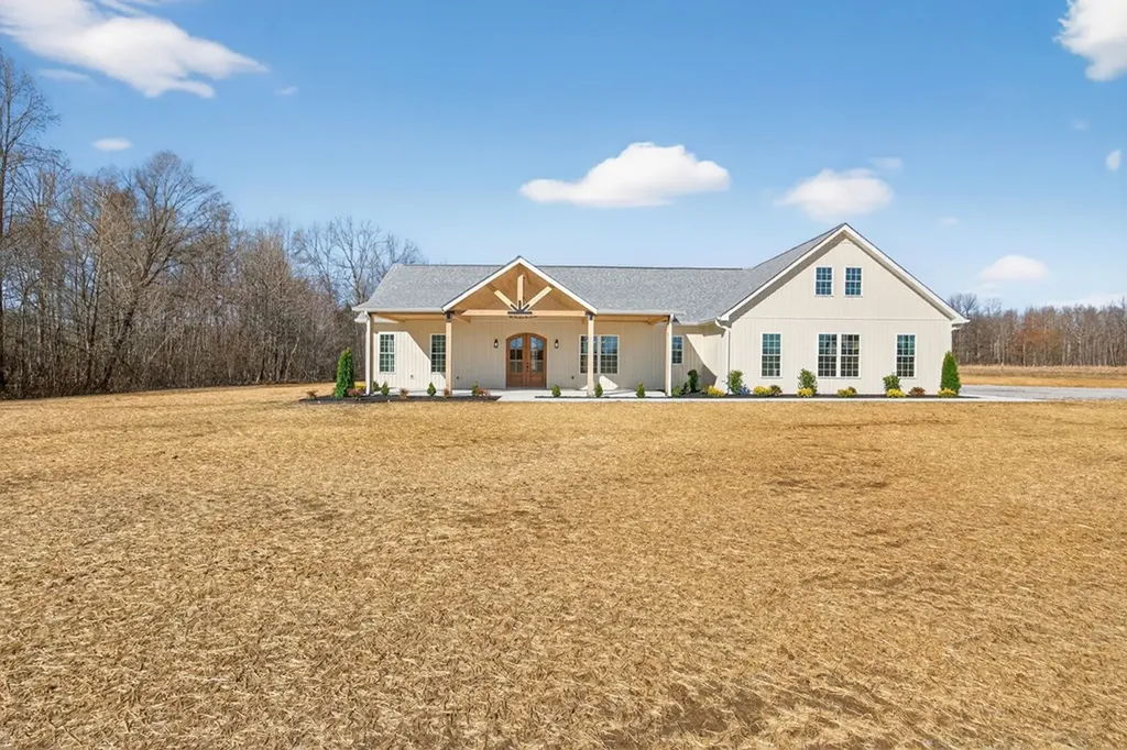 515 Heather Heights Bradyville TN 37026