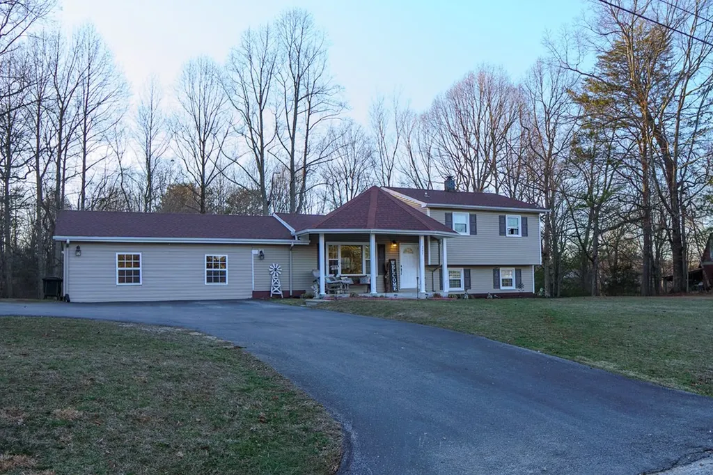 267 Simmons Street Spencer TN 38585