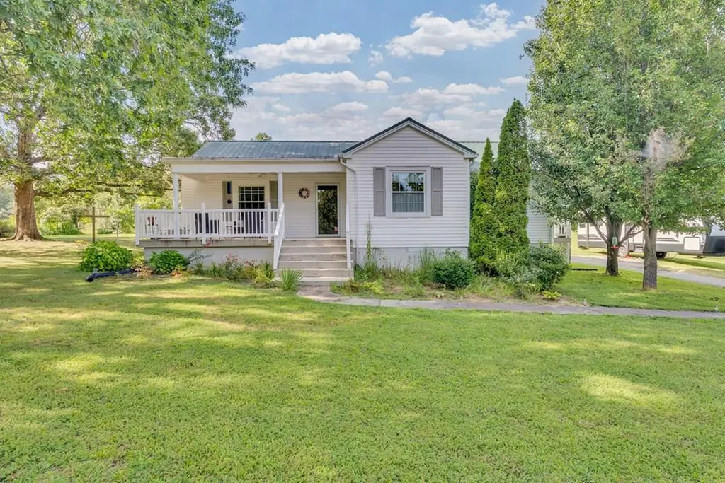 8705 Crossville Highway Sparta TN 38583