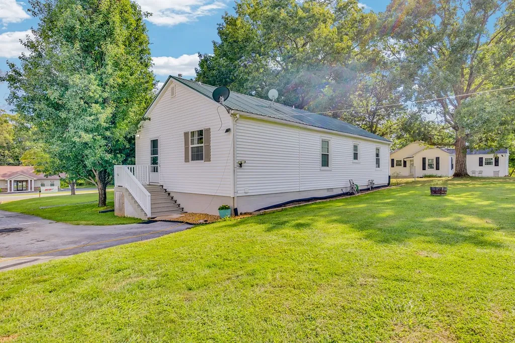 8705 Crossville Highway Sparta TN 38583