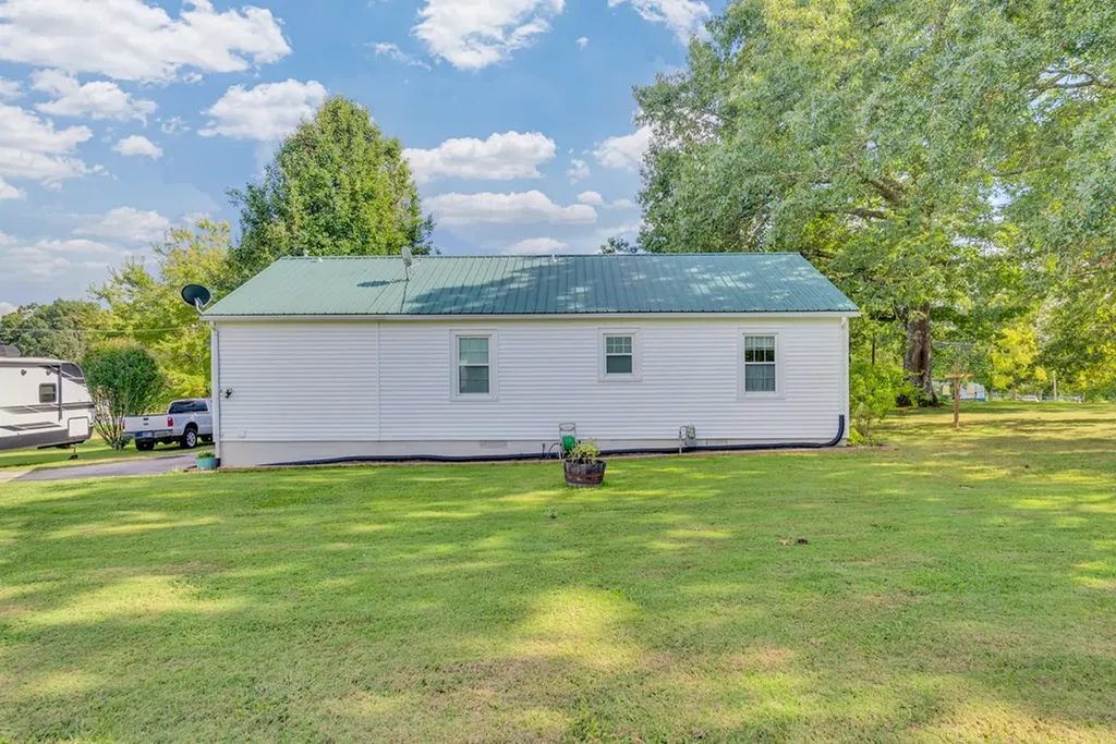 8705 Crossville Highway Sparta TN 38583