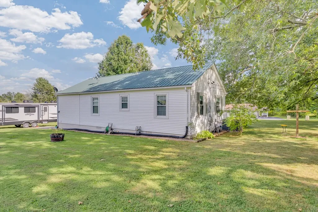 8705 Crossville Highway Sparta TN 38583