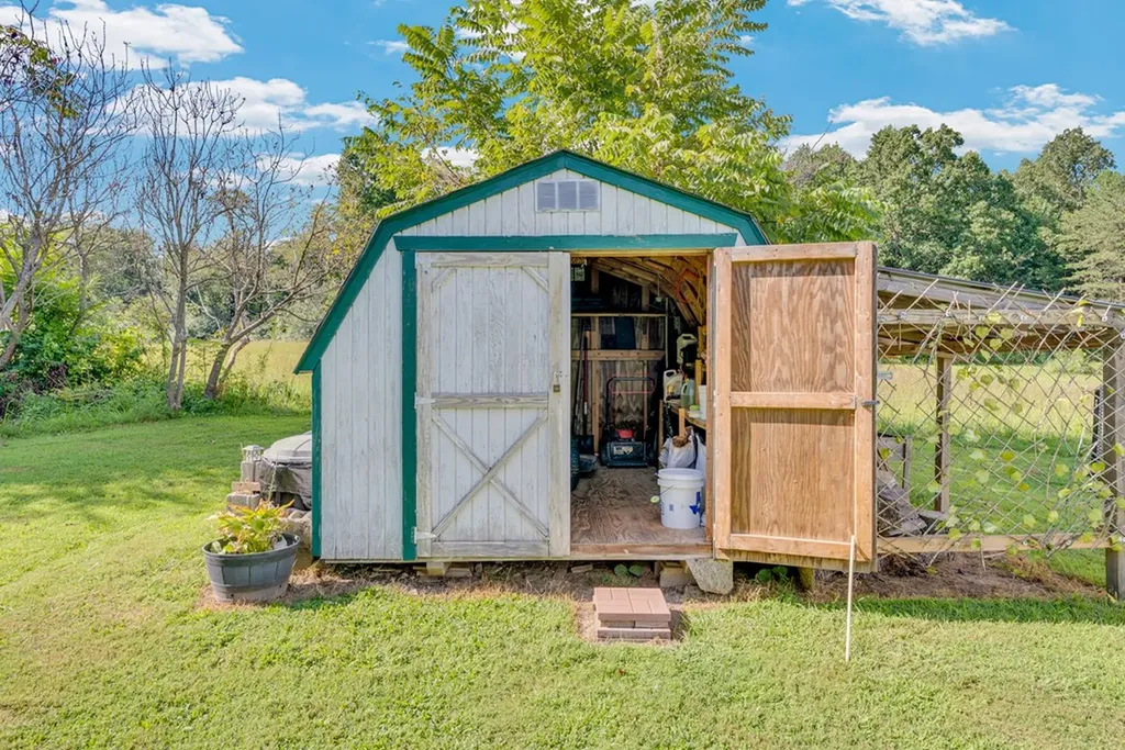 8705 Crossville Highway Sparta TN 38583