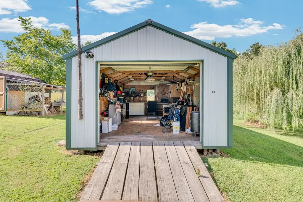 8705 Crossville Highway Sparta TN 38583