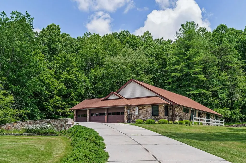 10 Meadows Road Sparta TN 38583-3911