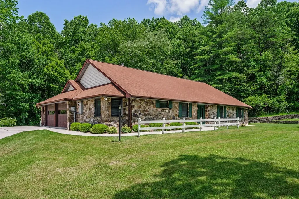 10 Meadows Road Sparta TN 38583-3911