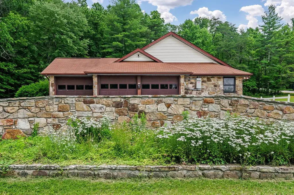 10 Meadows Road Sparta TN 38583-3911