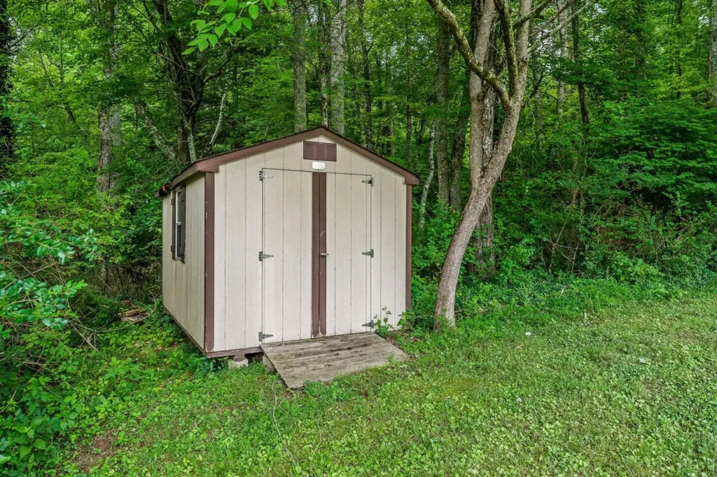 10 Meadows Road Sparta TN 38583-3911