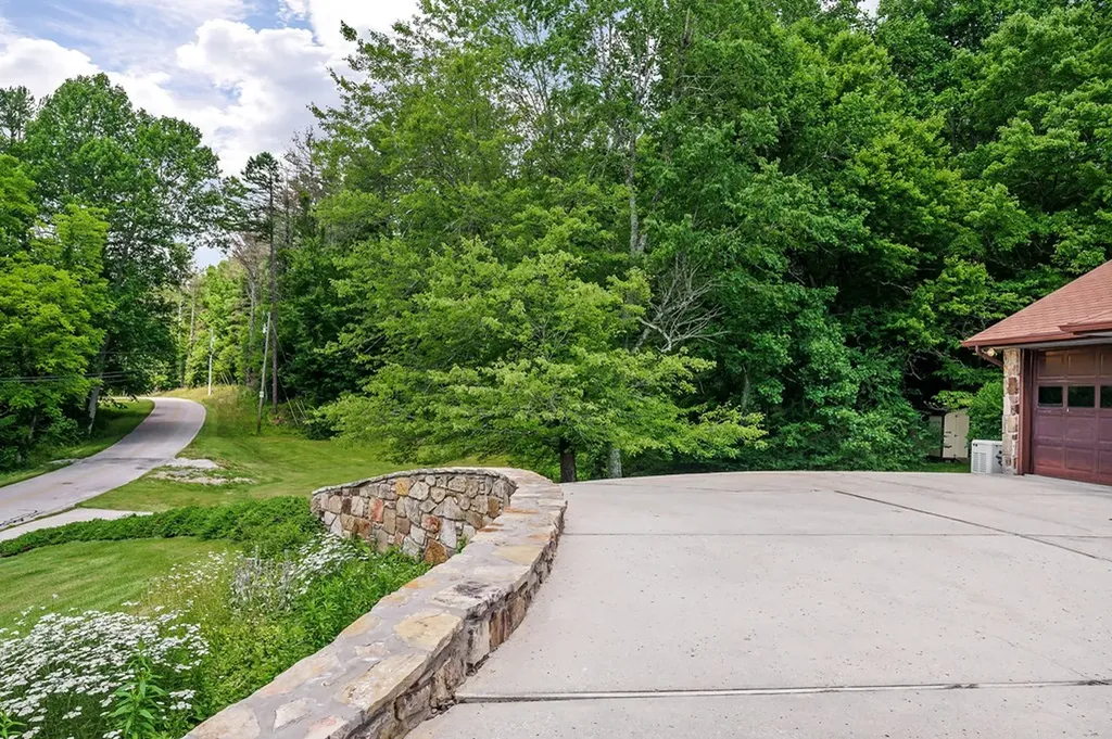 10 Meadows Road Sparta TN 38583-3911