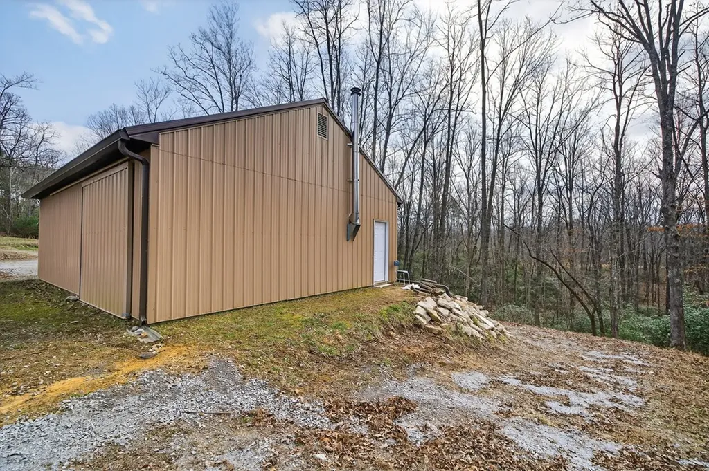 331 E Cove Monterey TN 38574