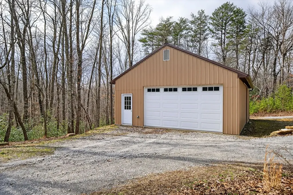 331 E Cove Monterey TN 38574