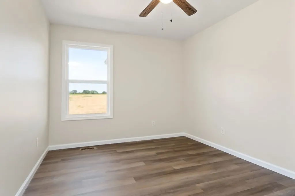 14305 Old Kentucky Road Walling TN 38587