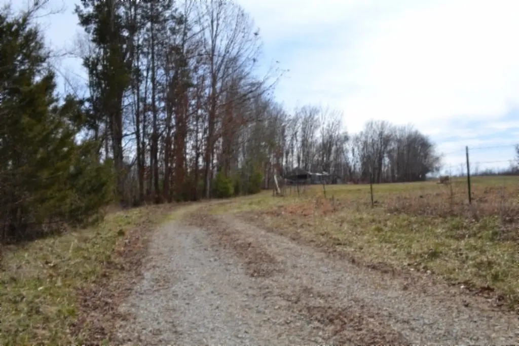 87+/-AC Boles Road Hilham TN 38568