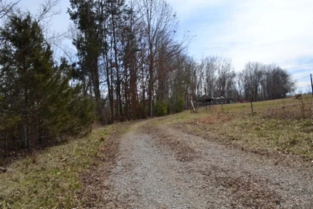 87+/-AC Boles Road Hilham TN 38568