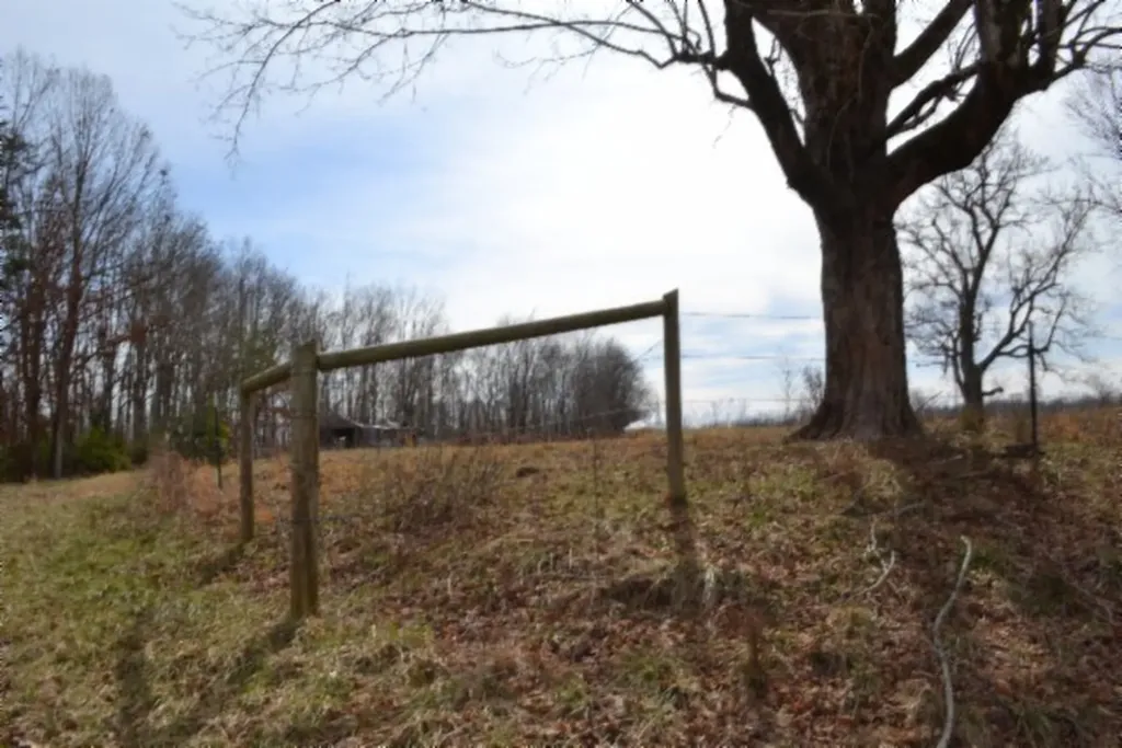87+/-AC Boles Road Hilham TN 38568