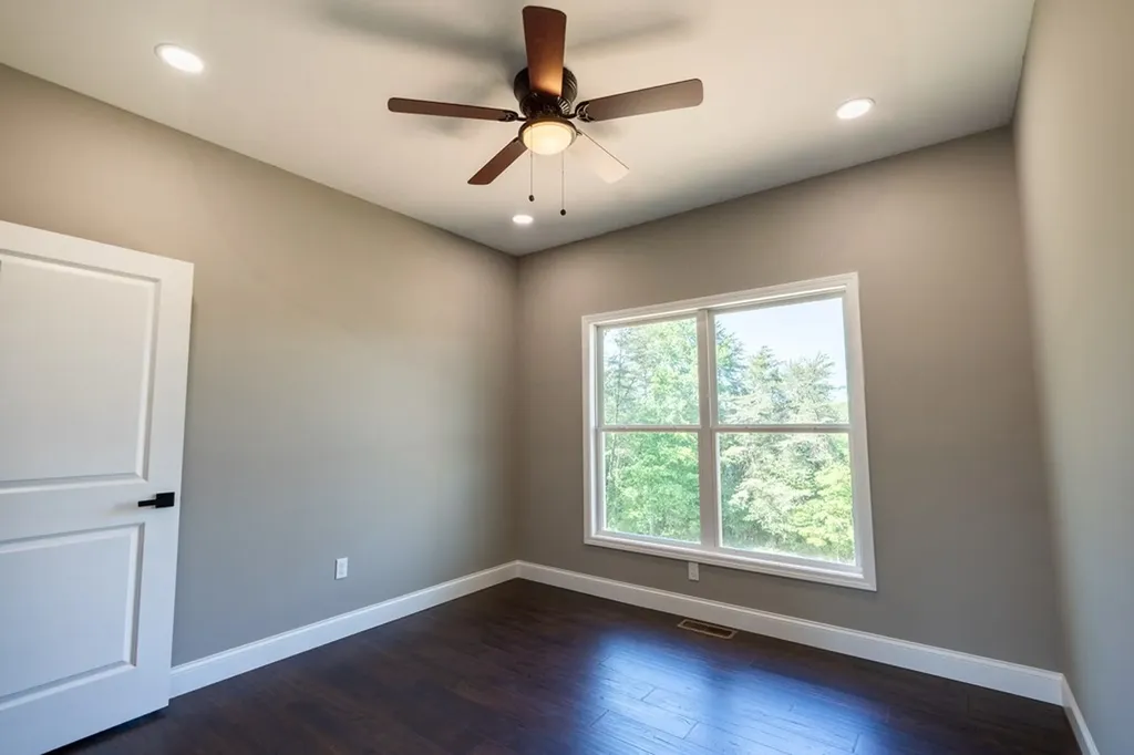 349 S Raintree Drive Livingston TN 38570