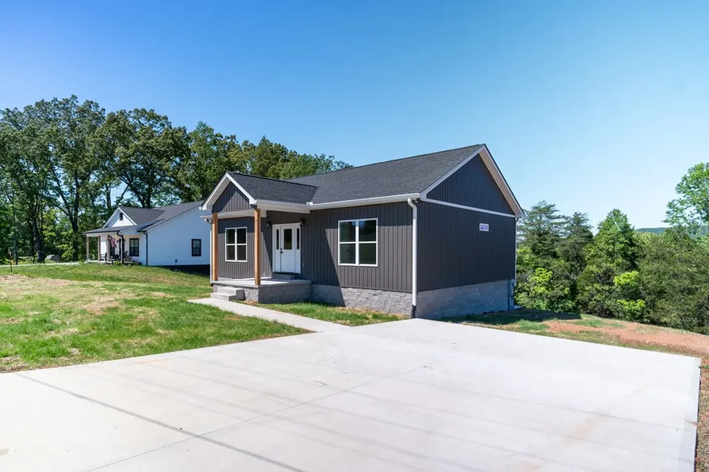 349 S Raintree Drive Livingston TN 38570