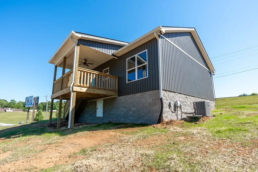 349 S Raintree Drive Livingston TN 38570