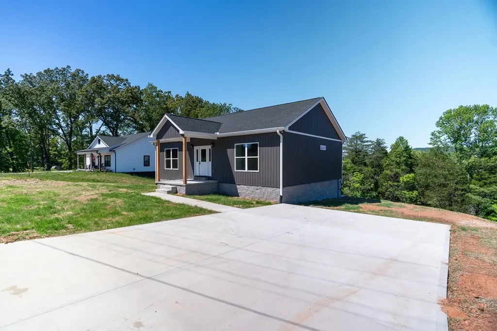 349 S Raintree Drive Livingston TN 38570