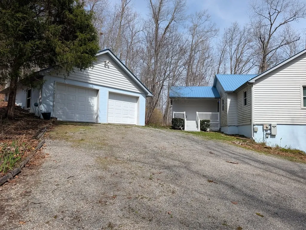 446 E Cove Road Monterey TN 38574