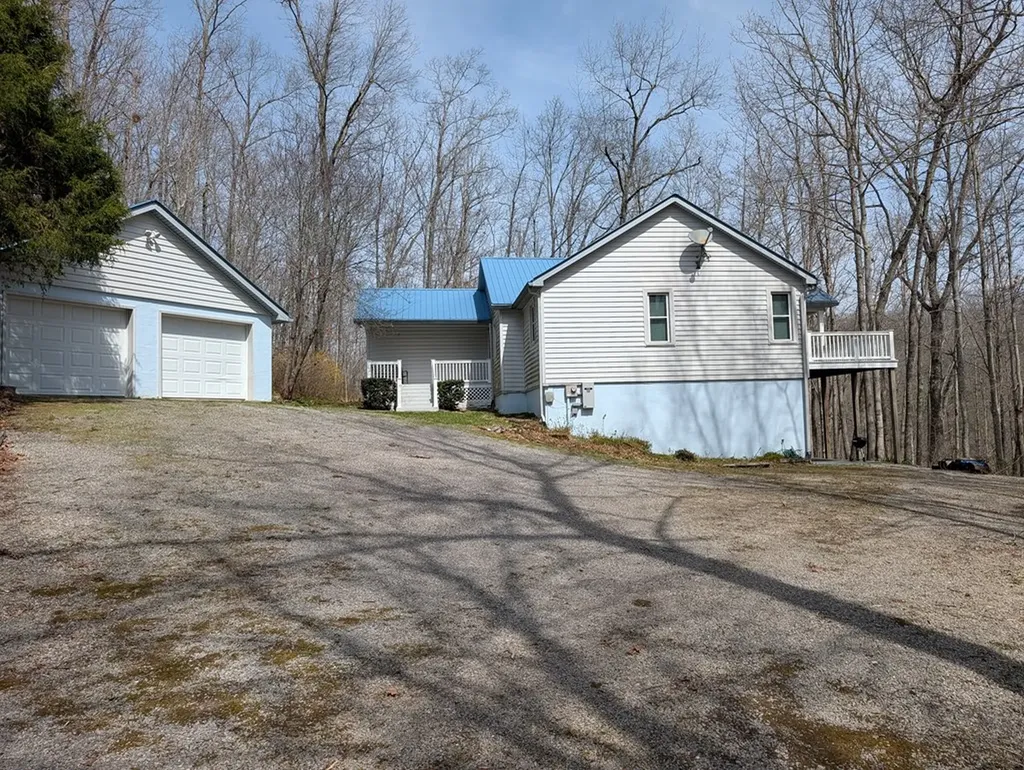 446 E Cove Road Monterey TN 38574