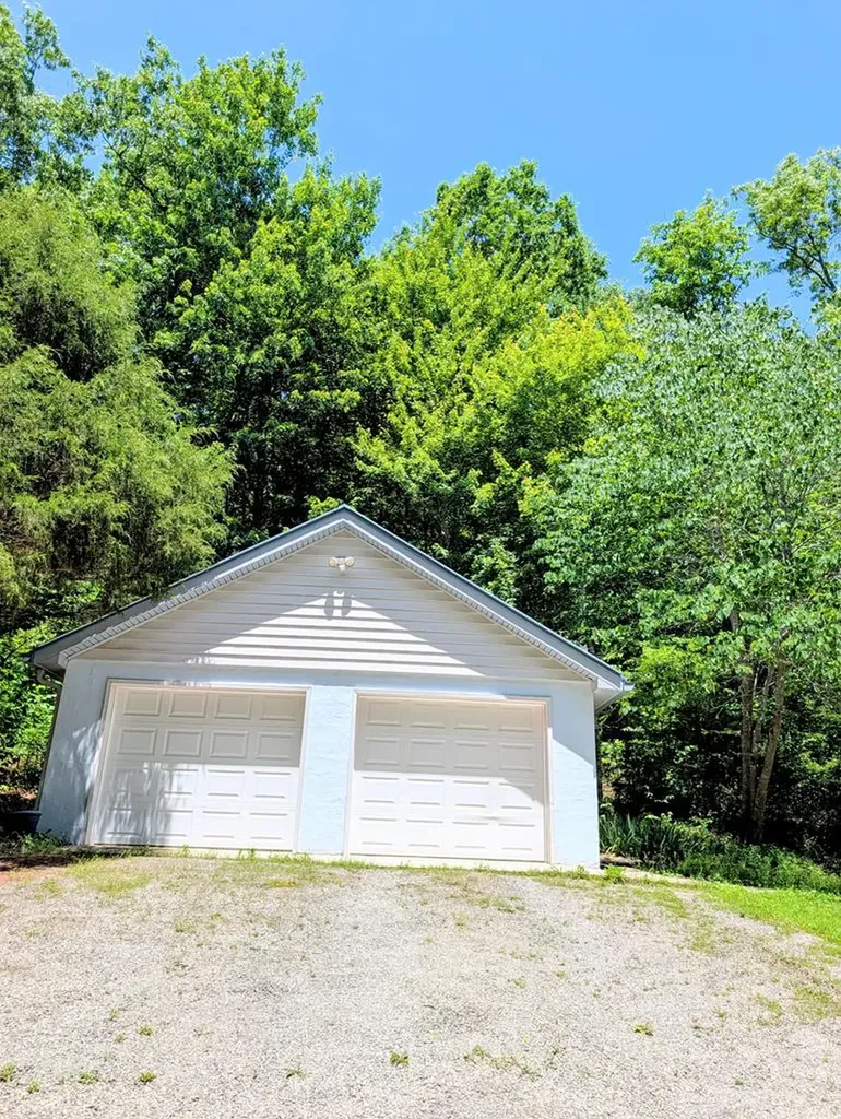 446 E Cove Road Monterey TN 38574