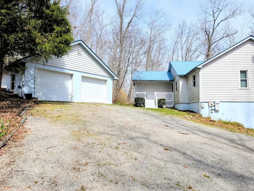 446 E Cove Road Monterey TN 38574