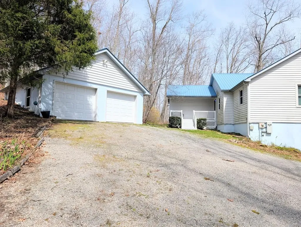 446 E Cove Road Monterey TN 38574
