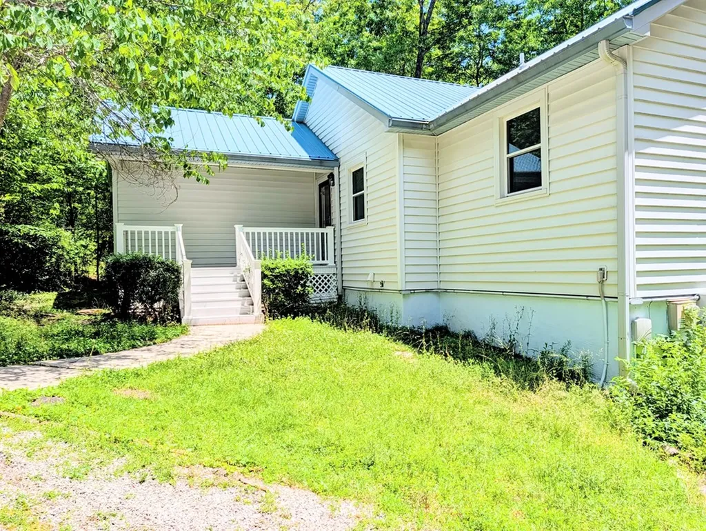 446 E Cove Road Monterey TN 38574