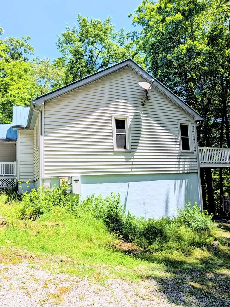 446 E Cove Road Monterey TN 38574
