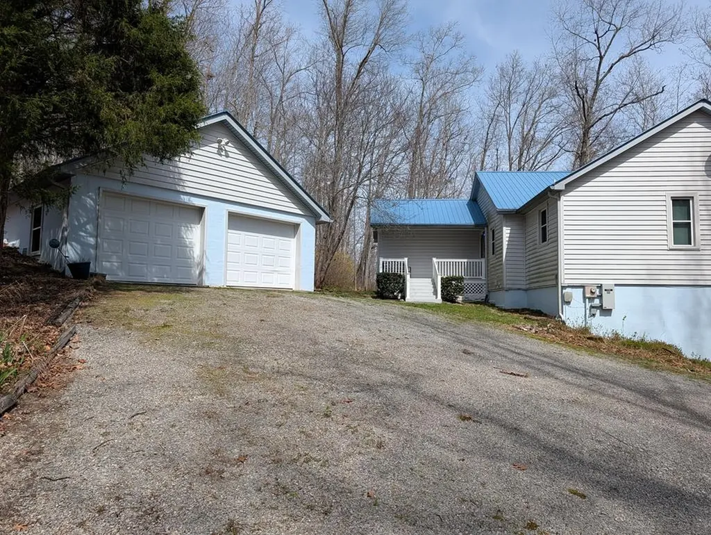 446 E Cove Road Monterey TN 38574
