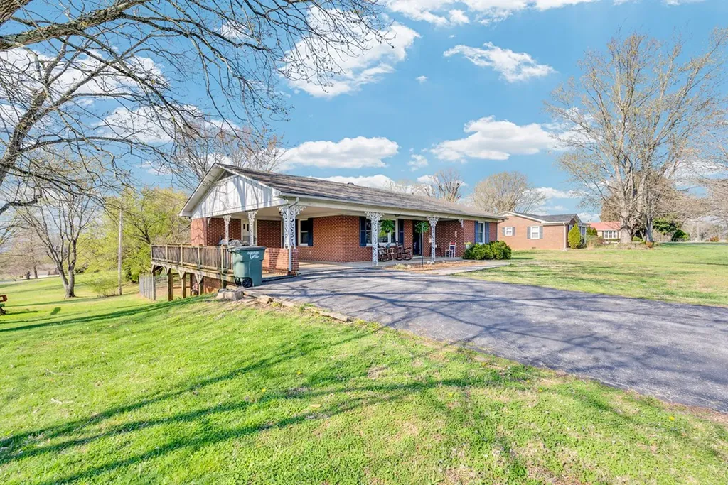 607 Turn Table Road Sparta TN 38583
